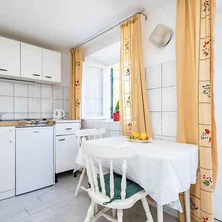 Lidija Apartman *
